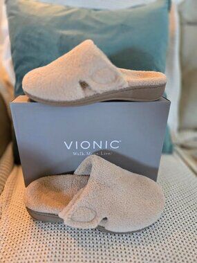 Vionic Gemma Tan Slipper with Arch support Size 6